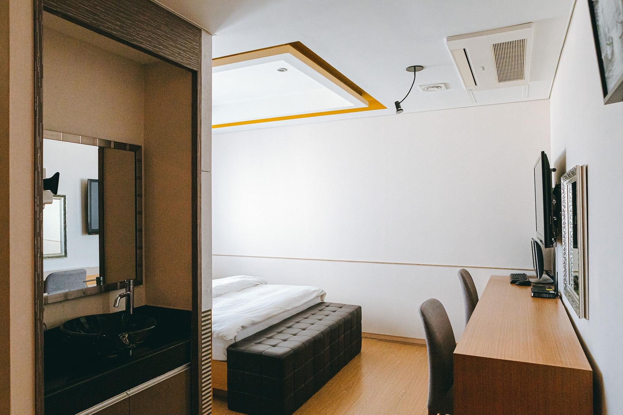Gallery Tourist Hotel 统营市 外观 照片